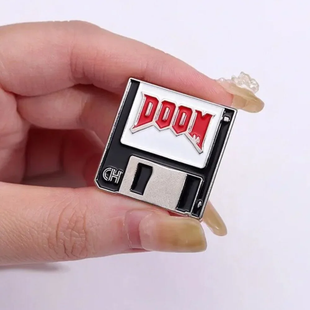 RETRO GAMING VINTAGE DOOM FLOPPY DISC OIL DRIPPED ENAMEL PIN  NWT - Picture 4 of 13